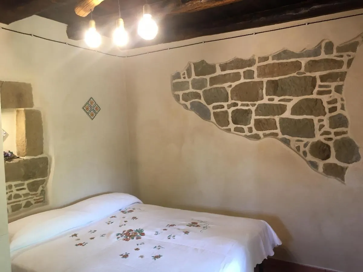 Il Cottage Sui Nebrodi Castell'Umberto Vecchio 0*,  Italy